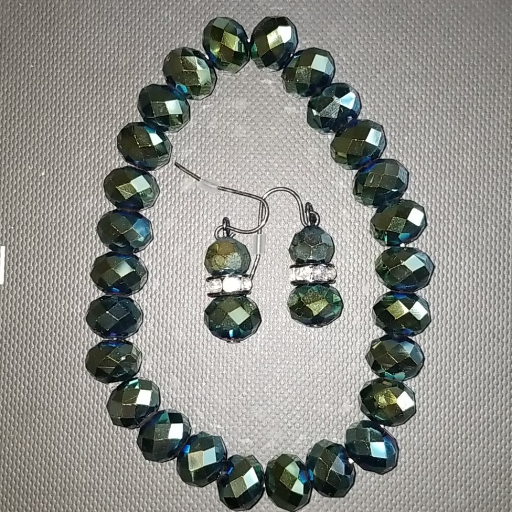 NWOT Iridescent Green Bracelet/Earrings